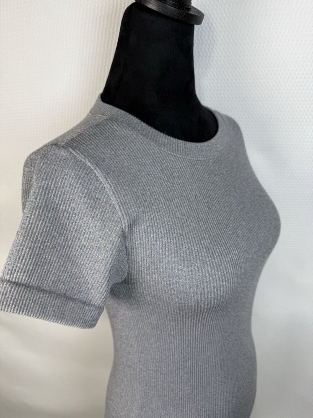 Old Navy Exhale Seamless Rib Knit Short Sleeve Gray Women Top Sz Medium Tall NWT - Picture 4 of 9